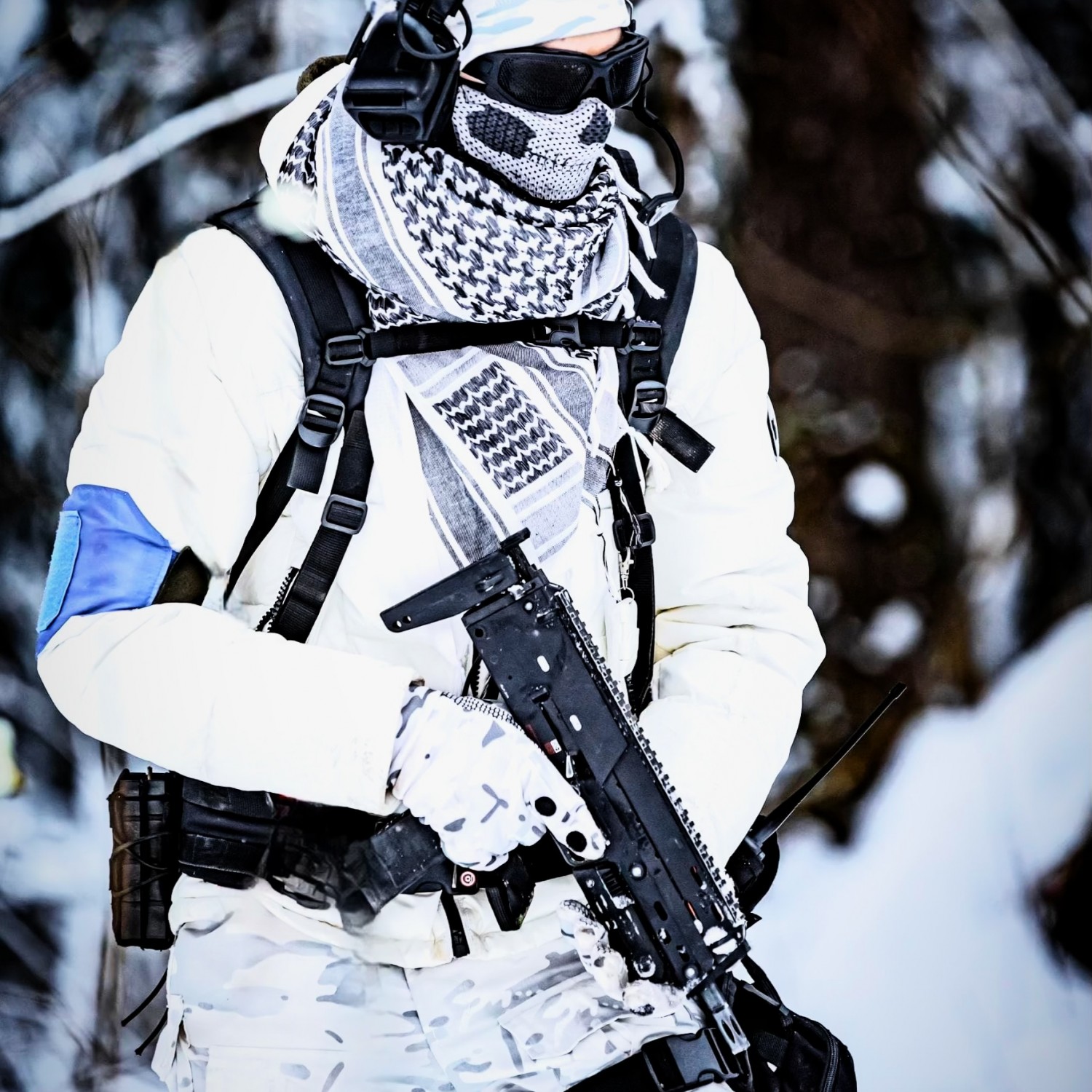 Белый мультикам и черный мультикам