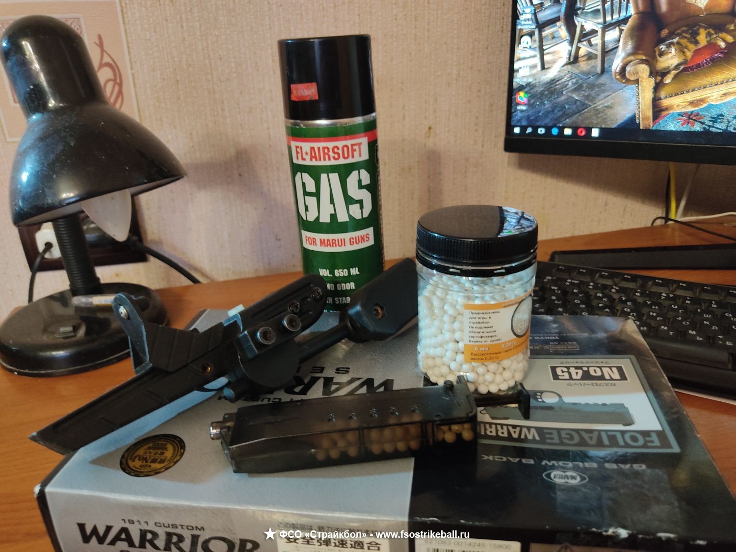 Страйкбольный пистолет